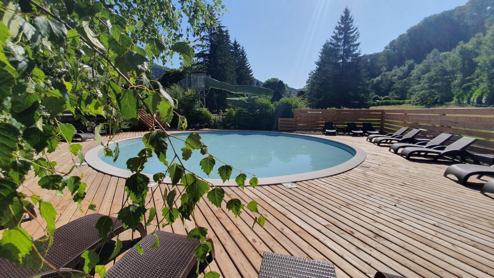 Camping Les Vernieres La Bourboule Sancy Exterior photo
